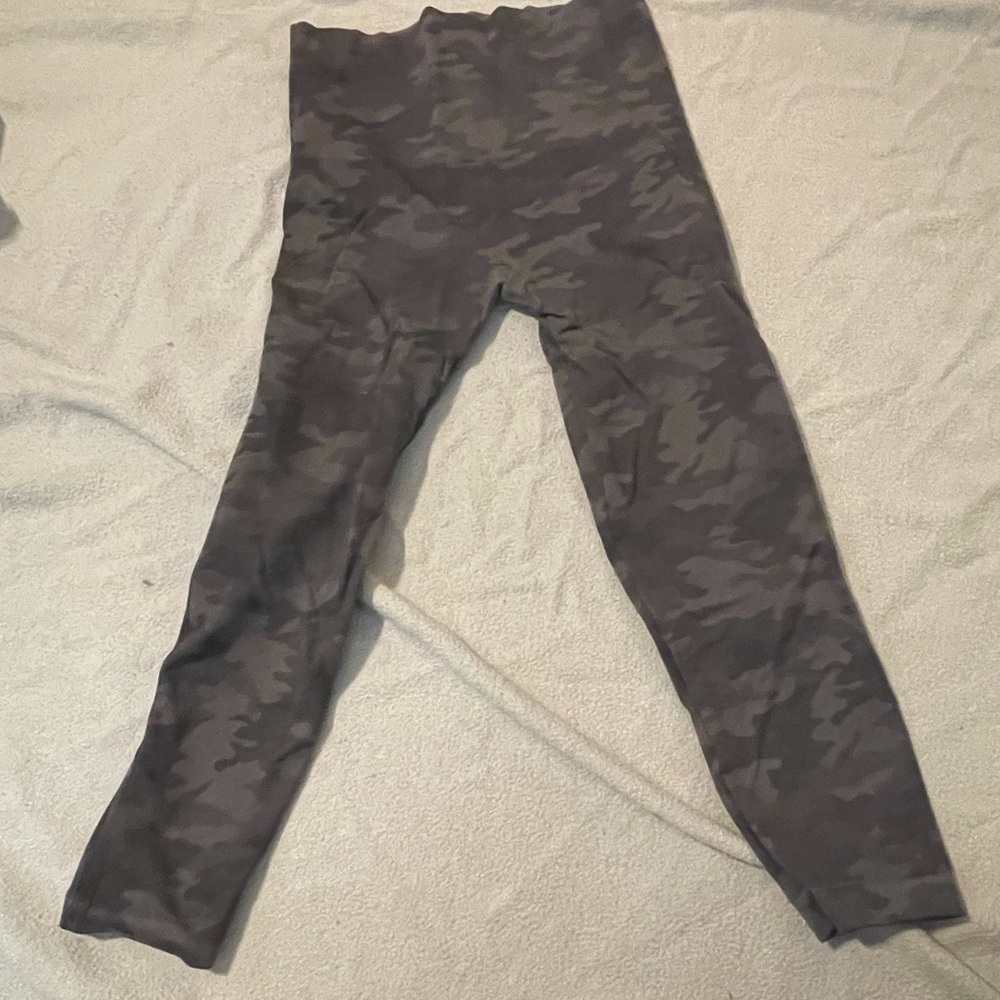 Olive camo leggings Spanx size large
